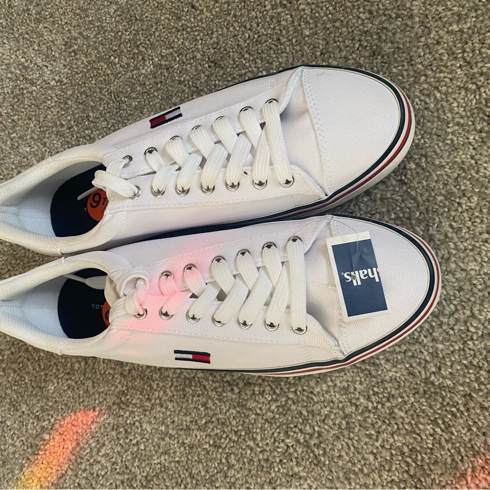 Tommy Hilfiger White sneakers